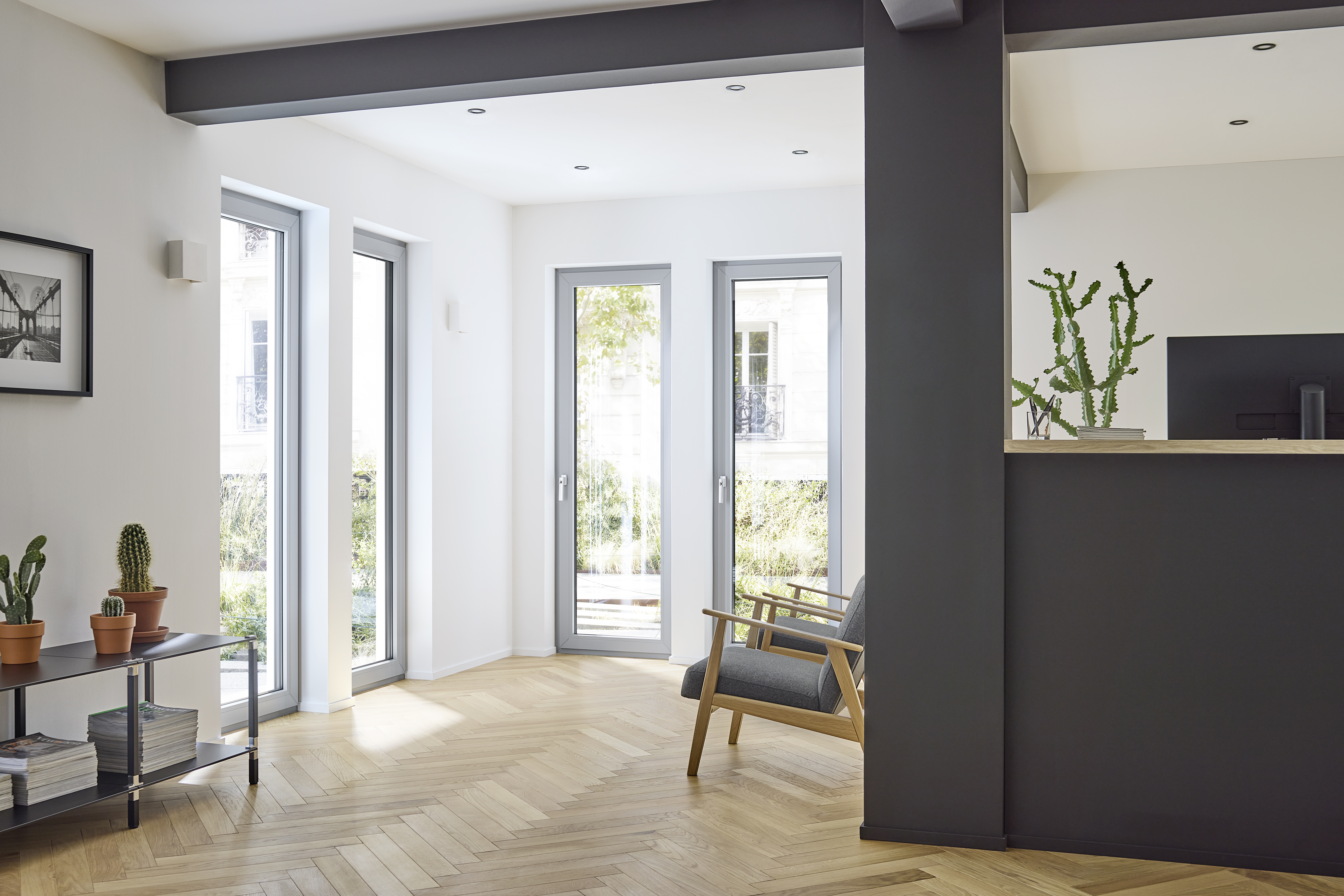 weru-impreo-kunststofffenster_fb_C9_silbergrau_designgriff_abschliessbar_RGB_High